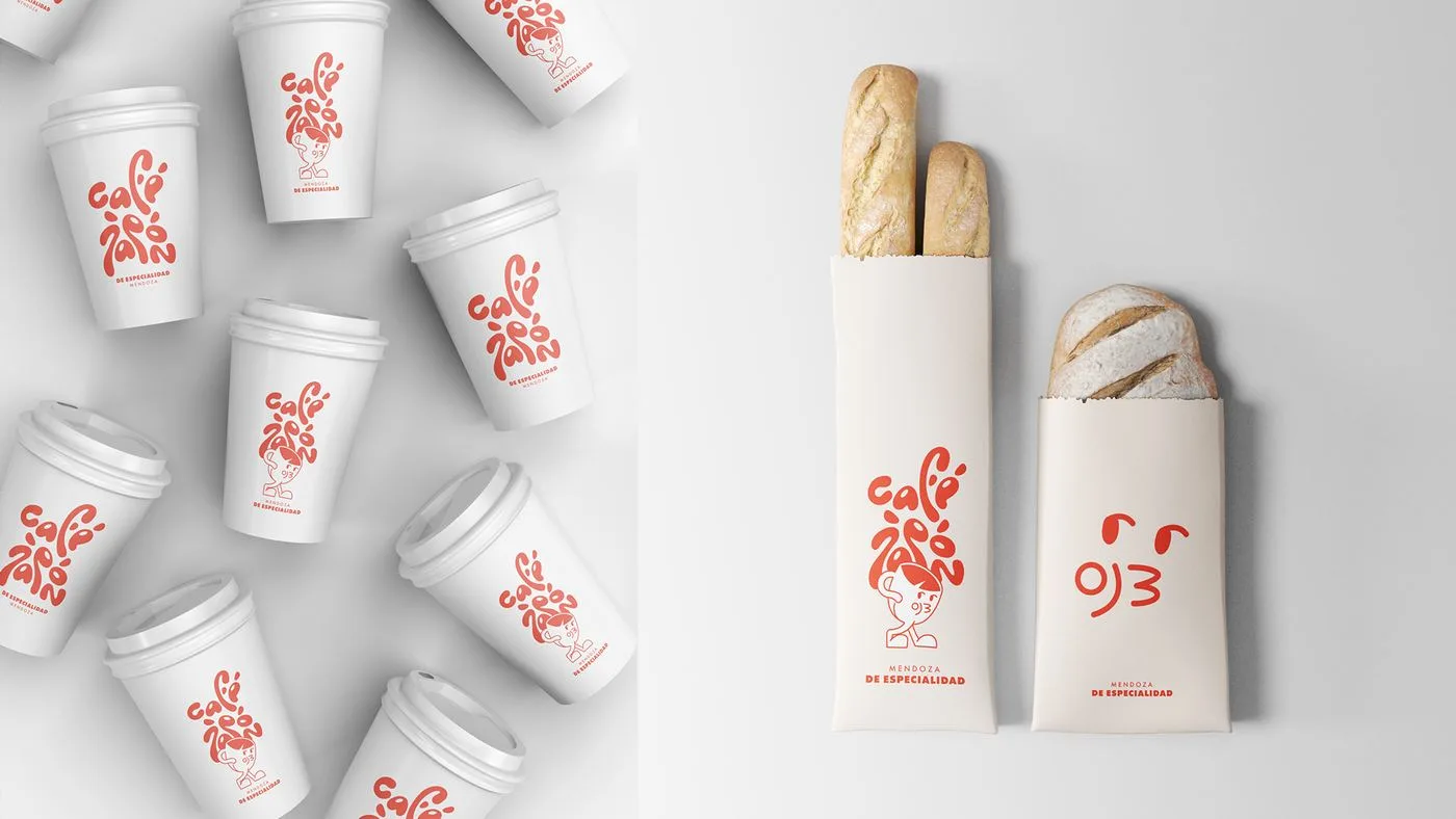 Café Japón — vasos y bolsa de papel con la identidad aplicada