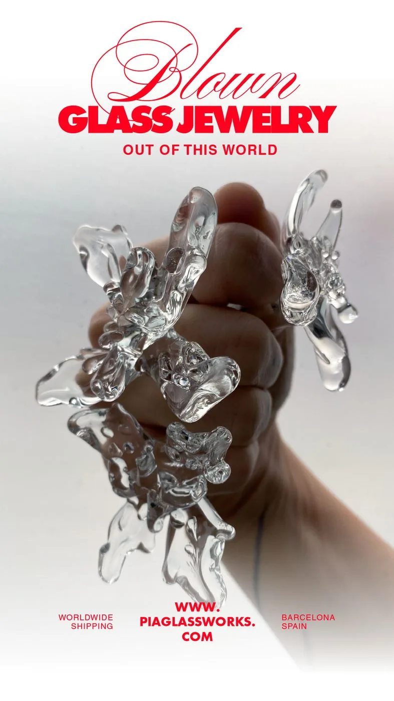 Pia Glasswork — joyas de vidrio soplado sostenidas en la mano